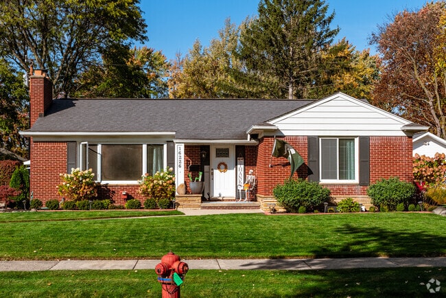 Residents of Beverly Hills have a strong appreciation for the charm and elegance of brick ranch-style homes.