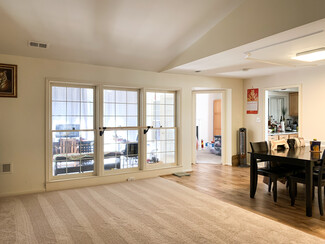 5713 Brewer House Cir Unit 301, North Bethesda, MD 20852
