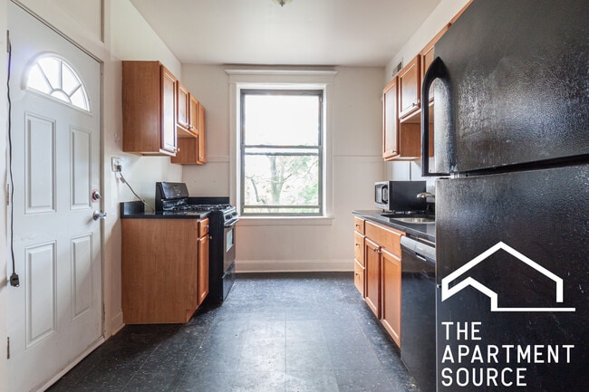 4112 N Broadway unit 2, Chicago, IL 60613 - photo 3