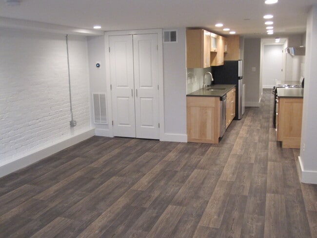 1658 Monroe St NW unit 1658 Apt B, Washington, DC 20010 - photo 2