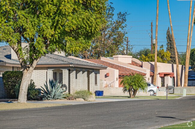 Most houses in Country Estates, AZ have three to four bedrooms.