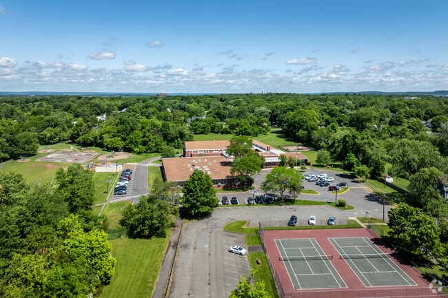 Bradley Gardens Primary School is a highly rated, public school located in Bridgewater, NJ.