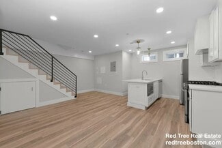 160 Webster St, Boston, MA 02128