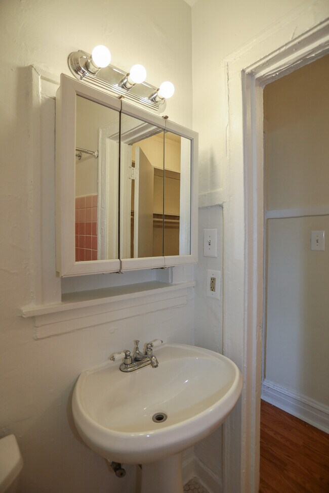 935 W Agatite Ave unit 206, Chicago, IL 60640 - photo 6