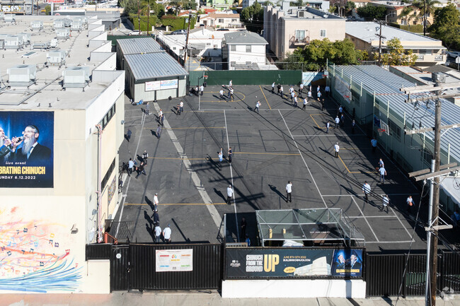 Cheder Menachem School serves over 400 students in kindergarten
through eighth grade