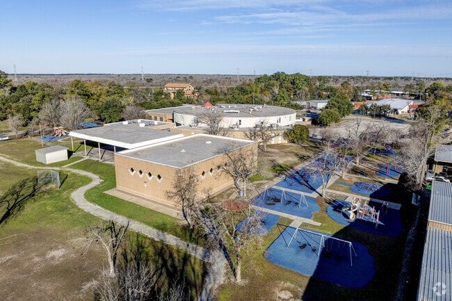 Known for its vibrant atmosphere, it promotes creativity and curiosity.