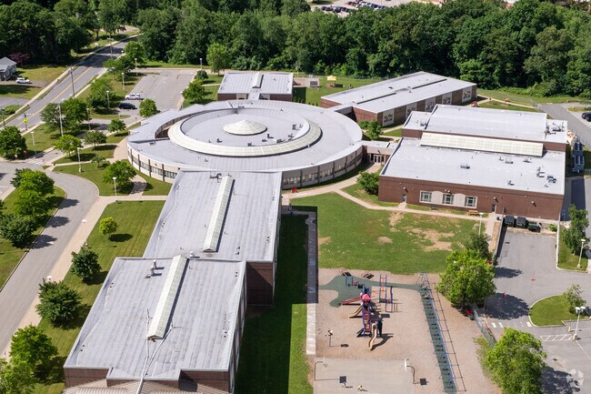Colchester Elementary School is located in Colchester.