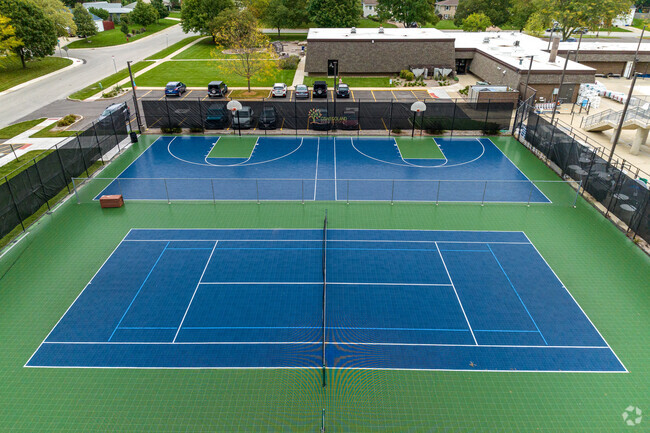 Park amenities, such as basketball & tennis courts, are easily accessible in Boulder Hill.