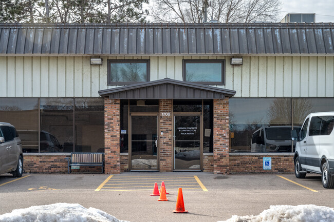 Eau Claire Academy has a 2 to 1 student-teacher ratio.