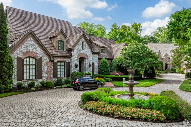 Large luxury homes can be found in the exclusive neighborhoods of Olde Providence.