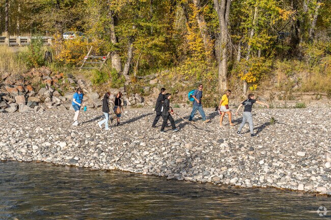 With nearby hiking and biking trails, Four Corners is perfect for active outdoor enthusiasts.