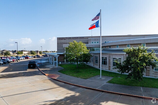 Rodeo Palms Junior High earns a B+ rating from niche.com.