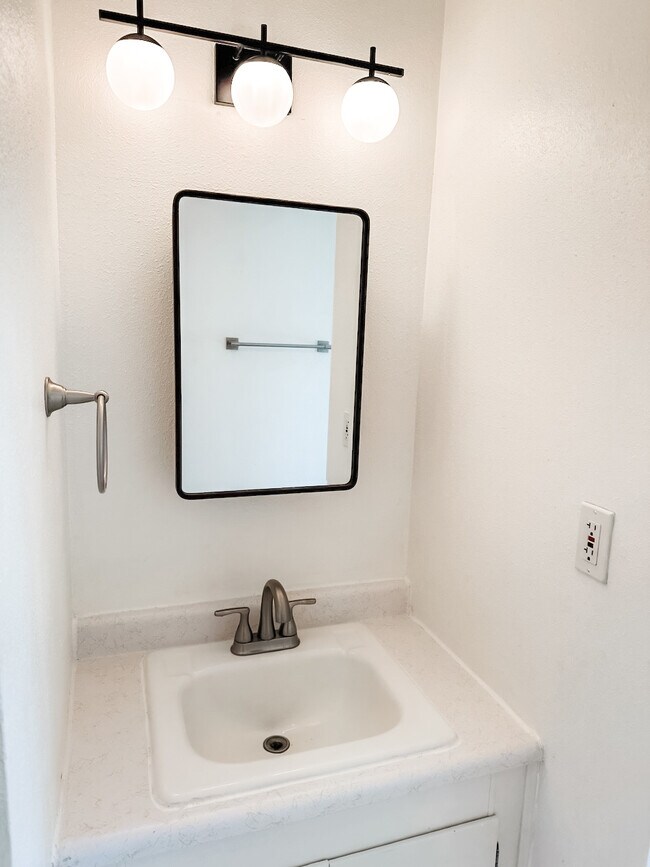 7468 N Huron Ave unit N Huron, Portland, OR 97203 - photo 4