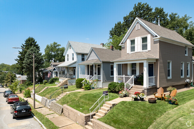 The neighborhood streets of Hi-Pointe offer residents peaceful living.