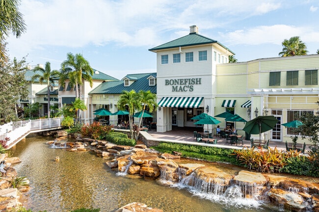 The Shoppes at Veranda Falls has excellent restaurants in Southbend Lakes.