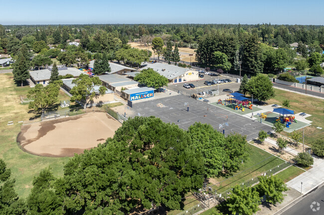 Malloch Elementary School is a large campus in Fresno.