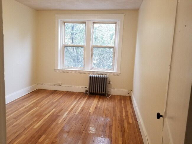 241 Freeman St unit 3, Brookline, MA 02446 - photo 7