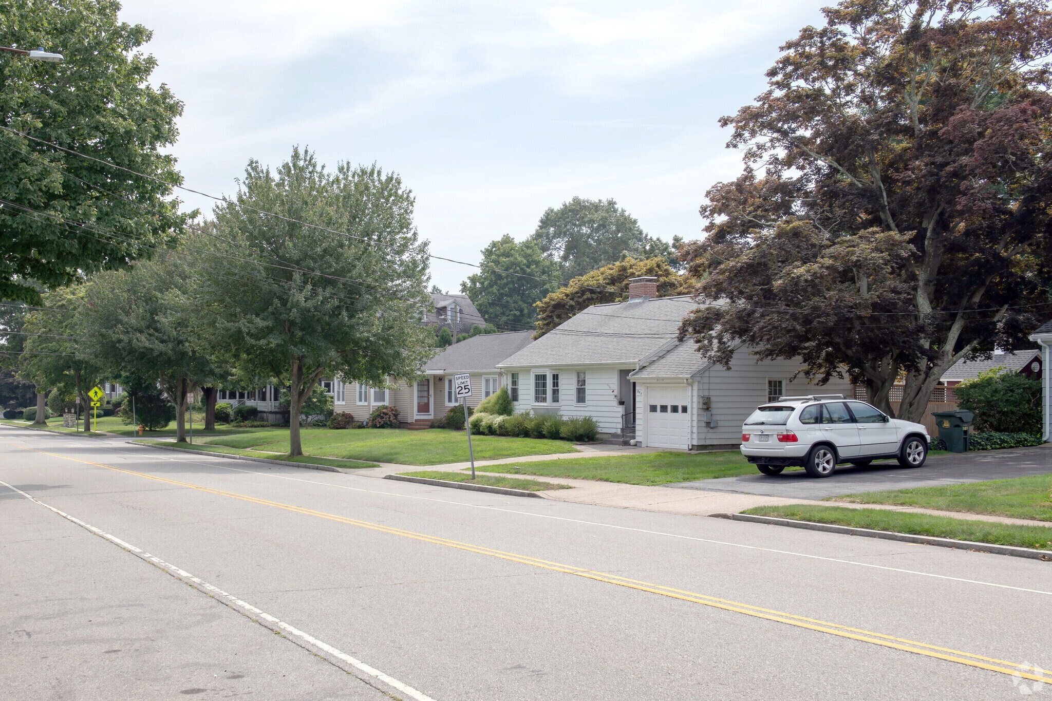 Many homes in the middle of South New London are modest ranch style homes.