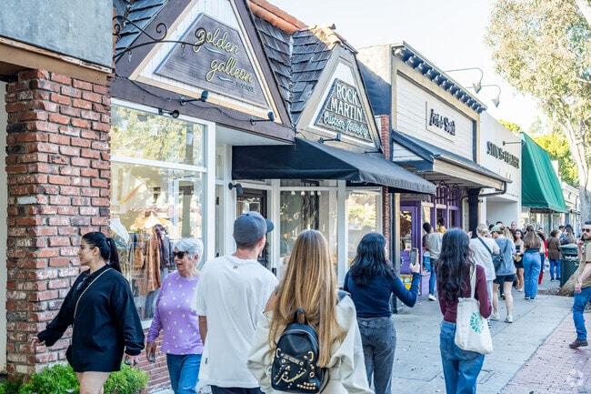 Top of the World residents can head to Downtown Laguna Beach for its famous boutiques and shopping scene.
