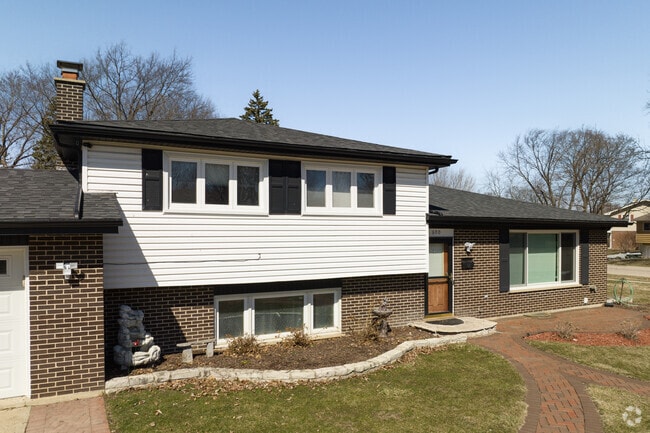Single family homes in Reseda sit on well-cared for lawns.