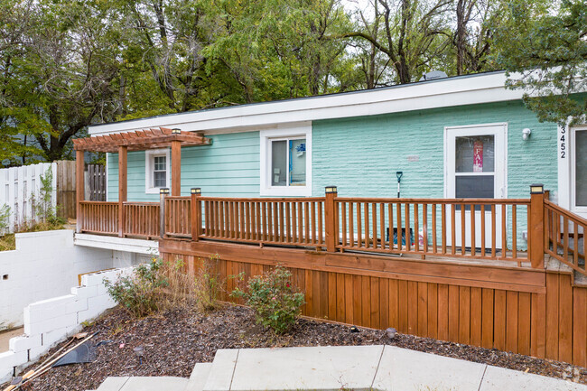Many homes in the Druid Hill  neighborhood have a single-car garage.