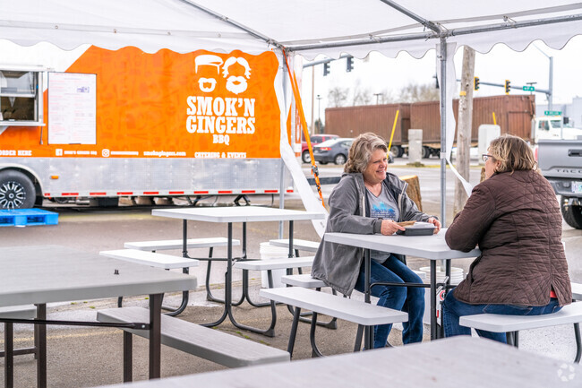 Smok'n Gingers BBQ is a food truck serving tender delicious barbecue in Junction City.