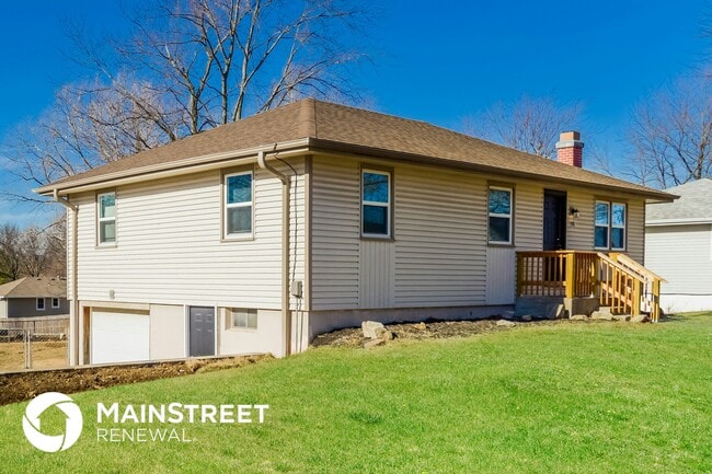 1914 Willow St, Higginsville, MO 64037 - photo 2