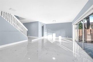 8211 NW 8th St, Plantation, FL 33324