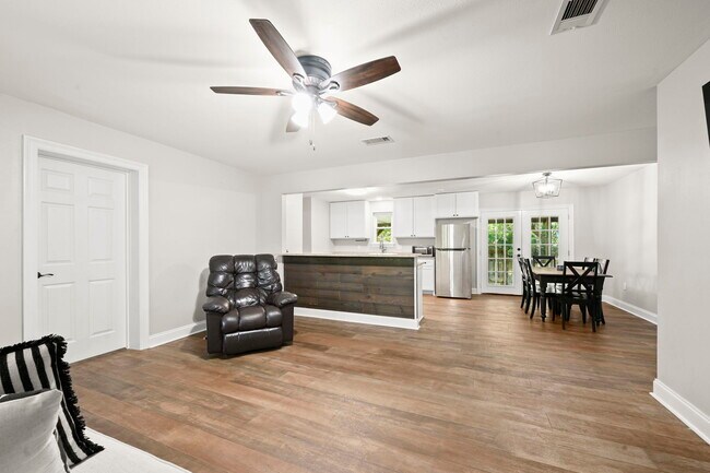 23705 Walker South Rd, Denham Springs, LA 70726 - photo 4