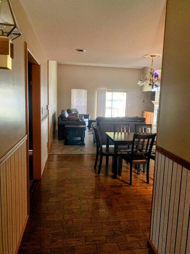 107 S Abbey Ln, Stillwater, OK 74074 - photo 2