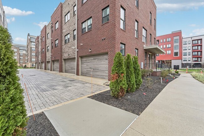 290 Dickenson St, Columbus, OH 43215 - photo 4