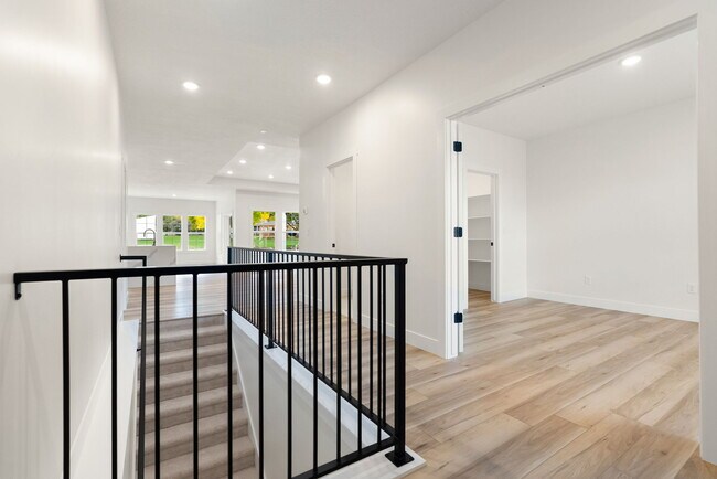 12-web-or-mls-2452-n-740 copy.jpg