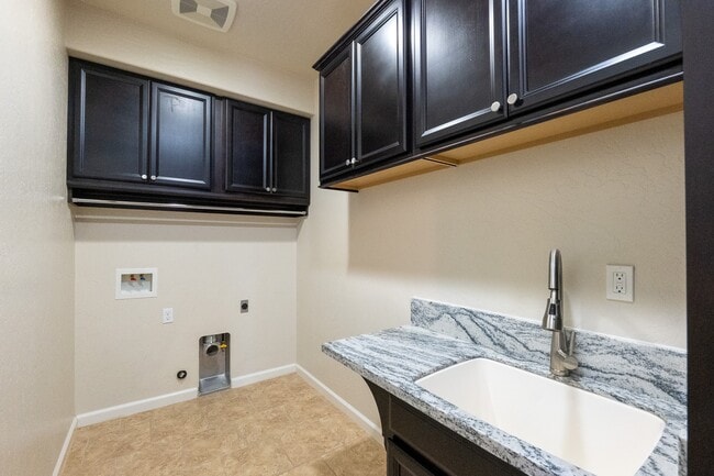 3083 N Stanley Ave, Fresno, CA 93737 - photo 3