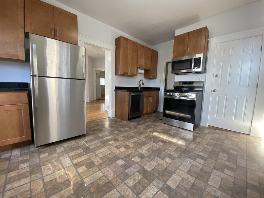 21 Mount Vernon Park unit 2, Malden, MA 02148 - photo 1