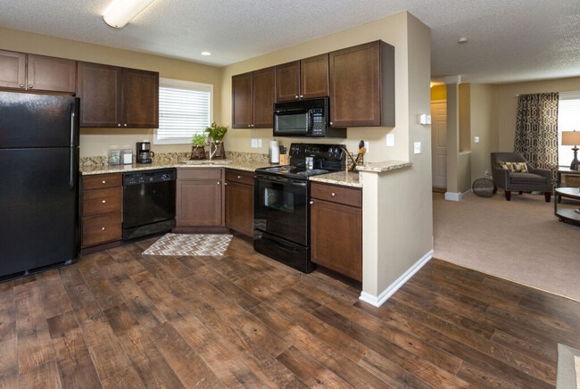 Ashworth Pointe & Foxboro Townhomes, West Des Moines, IA 50266 - photo 5