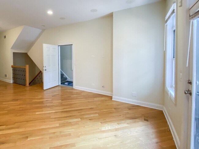 3247 N Seminary Ave unit 1, Chicago, IL 60657 - photo 5