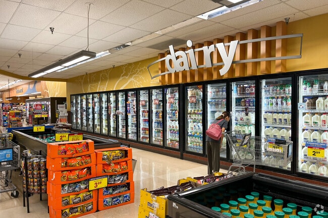 Residents can shop at nearby Fry's in Mountain First Avenue.