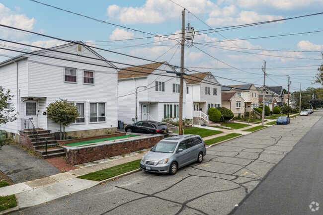 Nice quiet street contain rows of home in Albertson, NY.