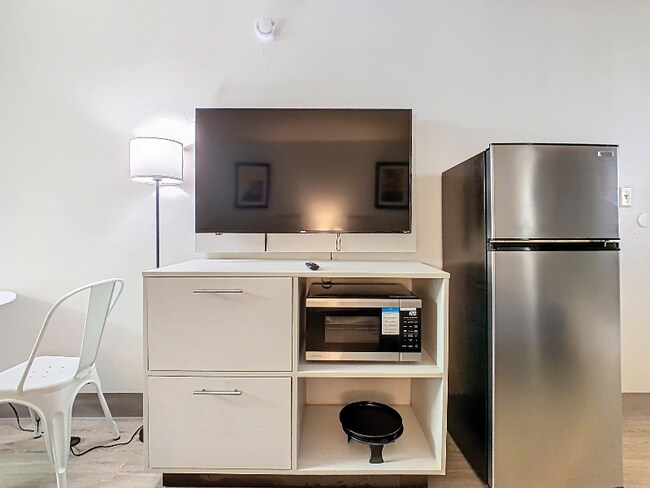 44199 Us-27 unit 282 Double Room, Davenport, FL 33897 - photo 5