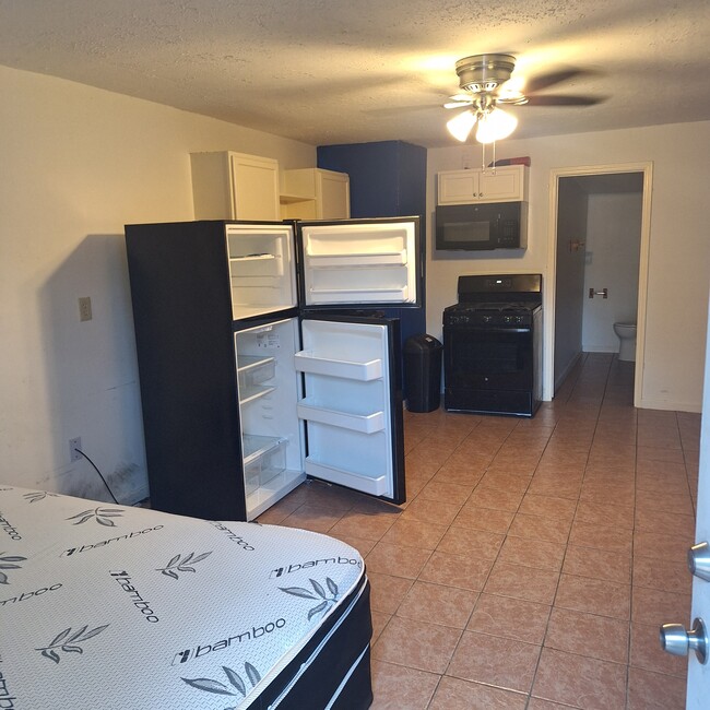 1200 E 26th St unit Garage Apartment, Houston, TX 77009 - photo 3