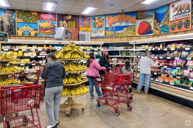 Trader Joe's Ventura is located in the neighborhood of Thille Montalvo.