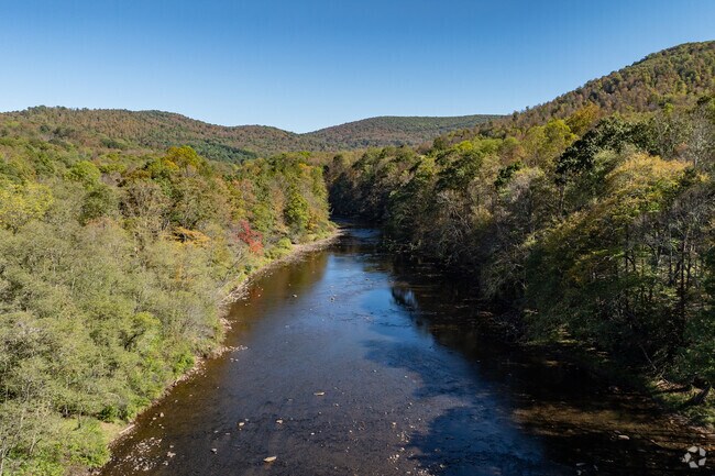 The Youghiogheny River is where fishing and white water rafting is enjoy near Oakland.