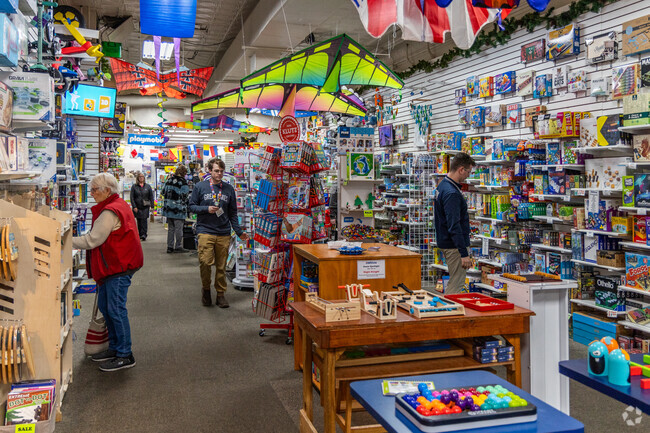 MACkite in Grand Haven has old-fashioned kites, stunt kites, and kiteboarding merchandise.
