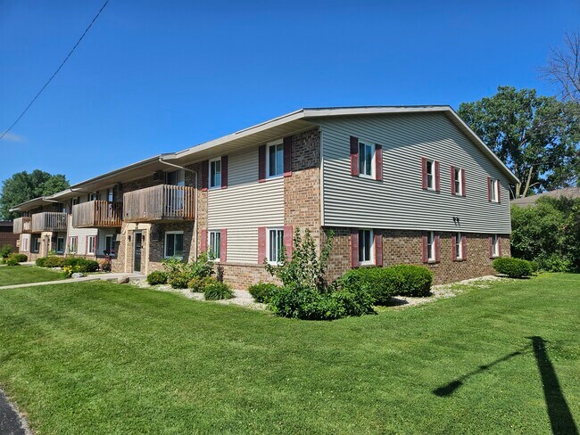 Wilson Heights, Menasha, WI 54952 - photo 2
