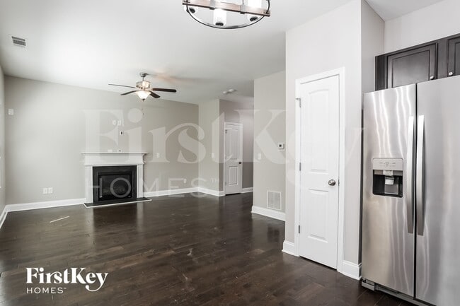 4186 Woodland Park Dr SW, Atlanta, GA 30331 - photo 5