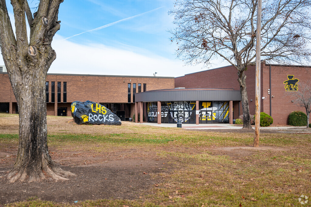 Lincolnton High School provides education in the neighborhood of 
Lincoln County.
