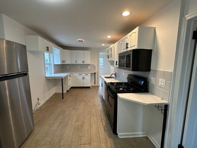 94 Carlton Ave unit 2BRwithBONUSROOM, East Rutherford, NJ 07073 - photo 3