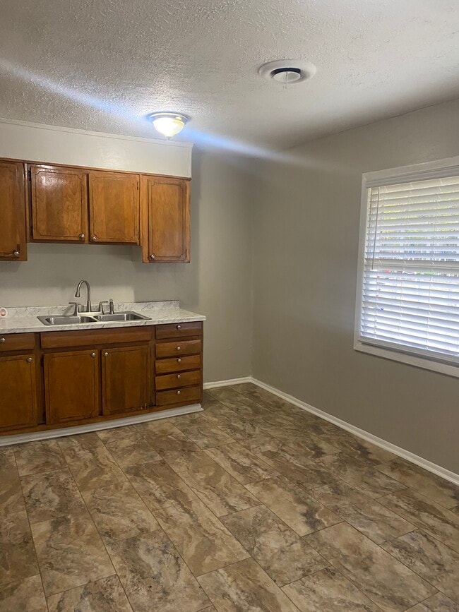 1947 Atlantic Ave, Orangeburg, SC 29115 - photo 2