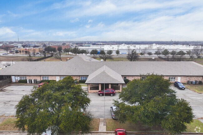 Ft Worth Adventist Jr Academy teaches students grades K-8.
