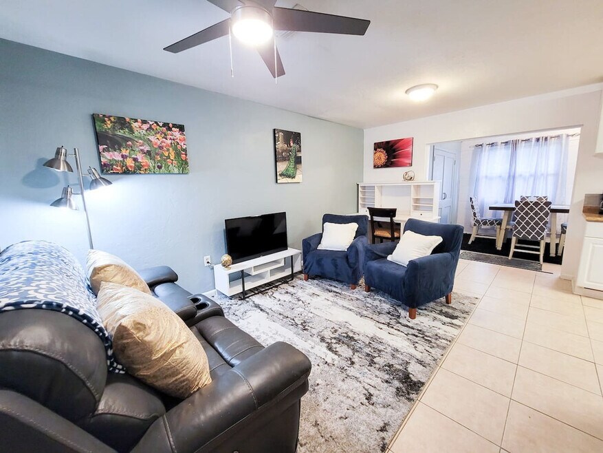 735 SE 4th Ave unit ID1359108P, Gainesville, FL 32601 - photo 1